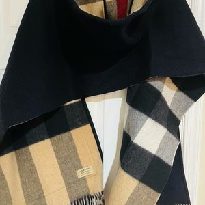 Burberry mega check REVERSIBLE hooded shawl/cape